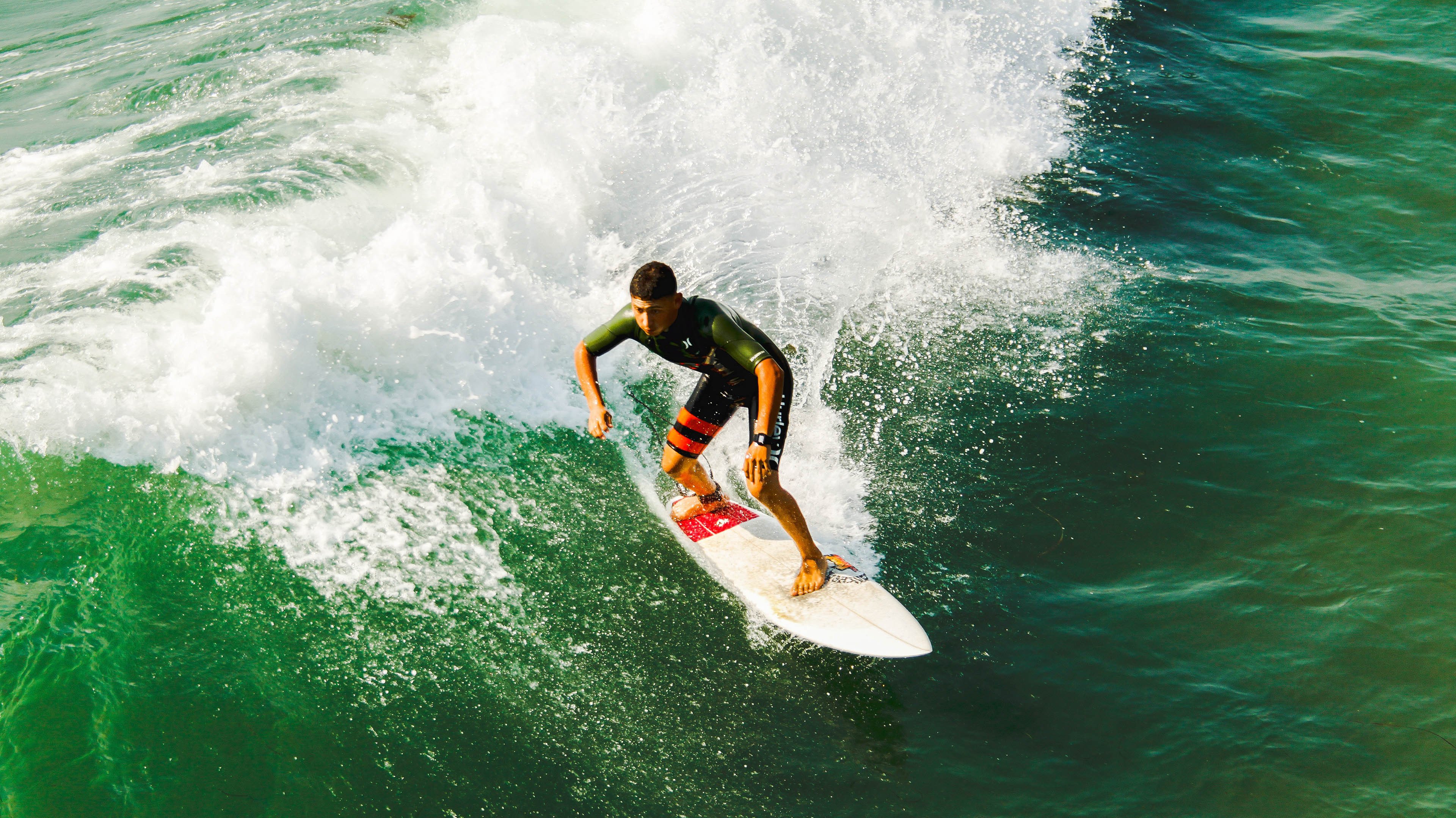 赛道上的舞者,克瓦拉茨赫利亚在F1街道赛之夜的完美独奏